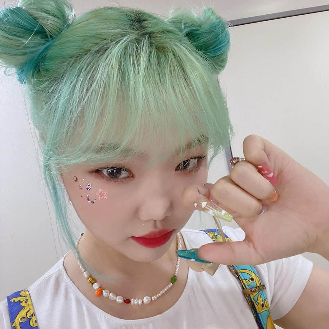 スヒョンさんのインスタグラム写真 - (スヒョンInstagram)「안녕히주무세여👽」10月18日 23時18分 - akmu_suhyun