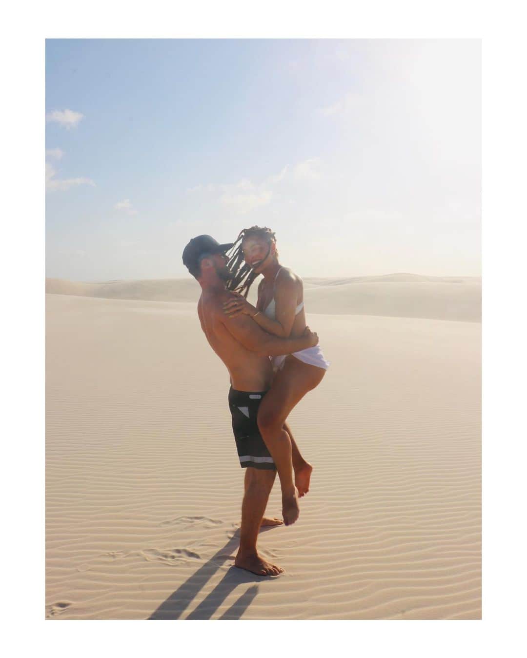 のインスタグラム：「#lencoismaranhenses #dudusbirthday #amordaminhavida (será que repararão no tanto de força que Dudu tá fazendo pra me levantar?)」