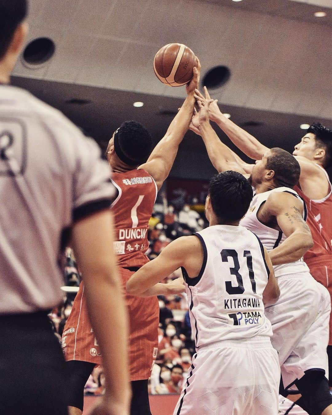 千葉ジェッツさんのインスタグラム写真 - (千葉ジェッツInstagram)「試合風景📸1018vs宇都宮 #chibajets #Bリーグ #千葉ジェッツ #バスケ #basketball #portrait  #photograph #次は勝利を #ライバルの存在が #チームを強くする #2日間ありがとうございました #赤穂雷太 #ホームデビューおめでとう」10月18日 23時23分 - chibajets_official