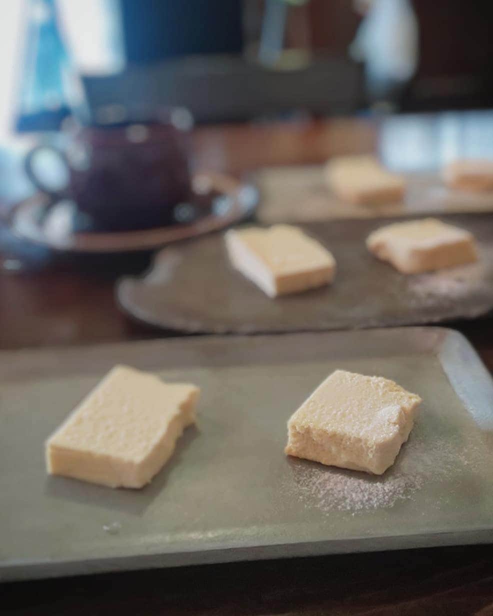 もーさんさんのインスタグラム写真 - (もーさんInstagram)「(*˙︶˙*)☆*° ♡♡♡ チーズケーキ試食会 ・ おうちカフェにあう♡チーズケーキを開発中♪ ・ 今回は、2種類のチーズケーキの食べ比べ😋 ・ コーヒー、紅茶にあうチーズケーキ♡♡ ・ どんなチーズケーキが出来上がるか😊楽しみです💕 ・ @nagoya_cafemeguri 〜名古屋カフェ巡り〜 ・ @yayuyo_cake ・ ありがとうございました😃 ・ ・ ～＊～＊～＊～ #名古屋カフェ巡り#名古屋カフェ#チーズケーキ#チーズケーキ開発中#おうちカフェ#名古屋カフェ#名古屋スイーツ#名古屋テイクアウト#インスタグルメアワード2020#チーズケーキ食べ比べ#コーヒーにあうチーズケーキ」10月18日 23時25分 - mouusan