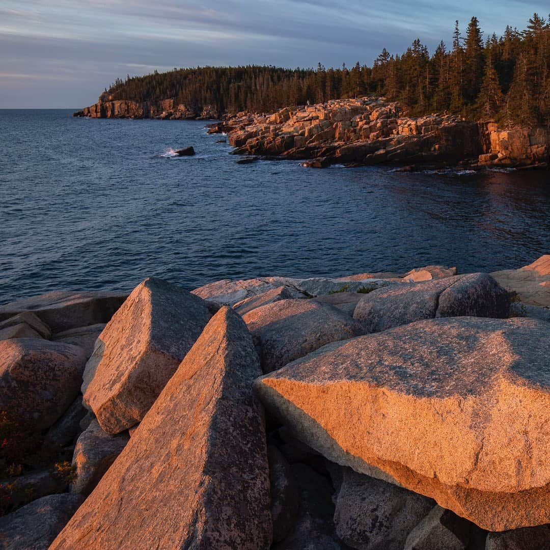 Tim Lamanさんのインスタグラム写真 - (Tim LamanInstagram)「Photos by @TimLaman.  That brief moment when the sun pops up over the ocean, and a warm glow lights up the granite coastline of Acadia National Park… made crawling out of my sleeping bag at 5:30AM well worth it.  Shot this past weekend on our family fall pilgrimage to spectacular Acadia in Maine.  As a father, one of the most satisfying things has been watching my kids grow up to love nature and these outdoor experiences we share (and be happy to join me on dawn patrol). And nothing like a little friendly competition from the next generation to keep one motivated…. 2nd photo, son Russell works the Acadia sunrise.  You can see his photos @RussLaman.  My hope is to also inspire other families to get outside with your kids at every age!  #Acadia #AcadiaNationalPark #Maine #landscapephotography #FramedonGitzo @Gitzoinspires」10月18日 23時27分 - timlaman