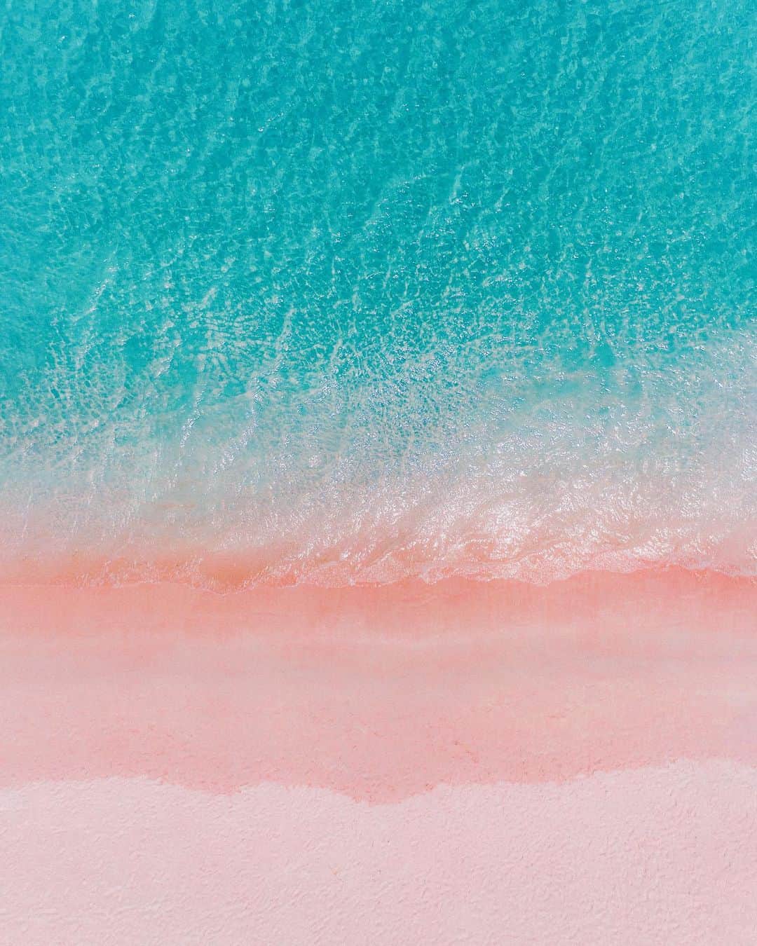 リリー＝ローズ・メロディのインスタグラム：「Colors and textures 💦💗」