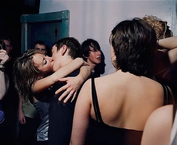 AnOther Magazineさんのインスタグラム写真 - (AnOther MagazineInstagram)「#SundayLove – kisses captured by @ewenspencer ❤️⁠⠀ ⁠⠀ 1) UKG, a rave on the Old Kent Road, 1999⁠⠀ 2) Young Love, Rossendale, 2000⁠⠀ 3) Young Love⁠⠀」10月18日 23時37分 - anothermagazine