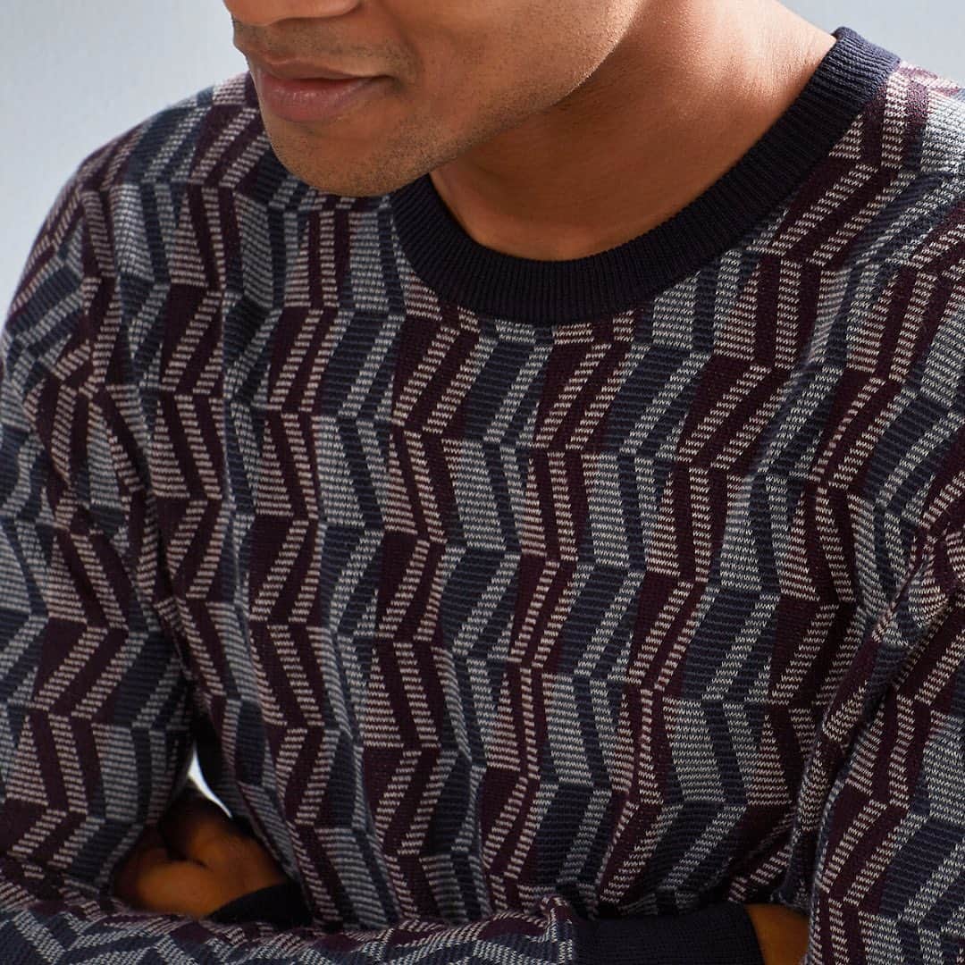 ペリーエリスのインスタグラム：「Fall Focus - Embrace the season's shift with new arrivals, guaranteed to keep you looking autumn ready all day, every day. #LifeReadySince1976」