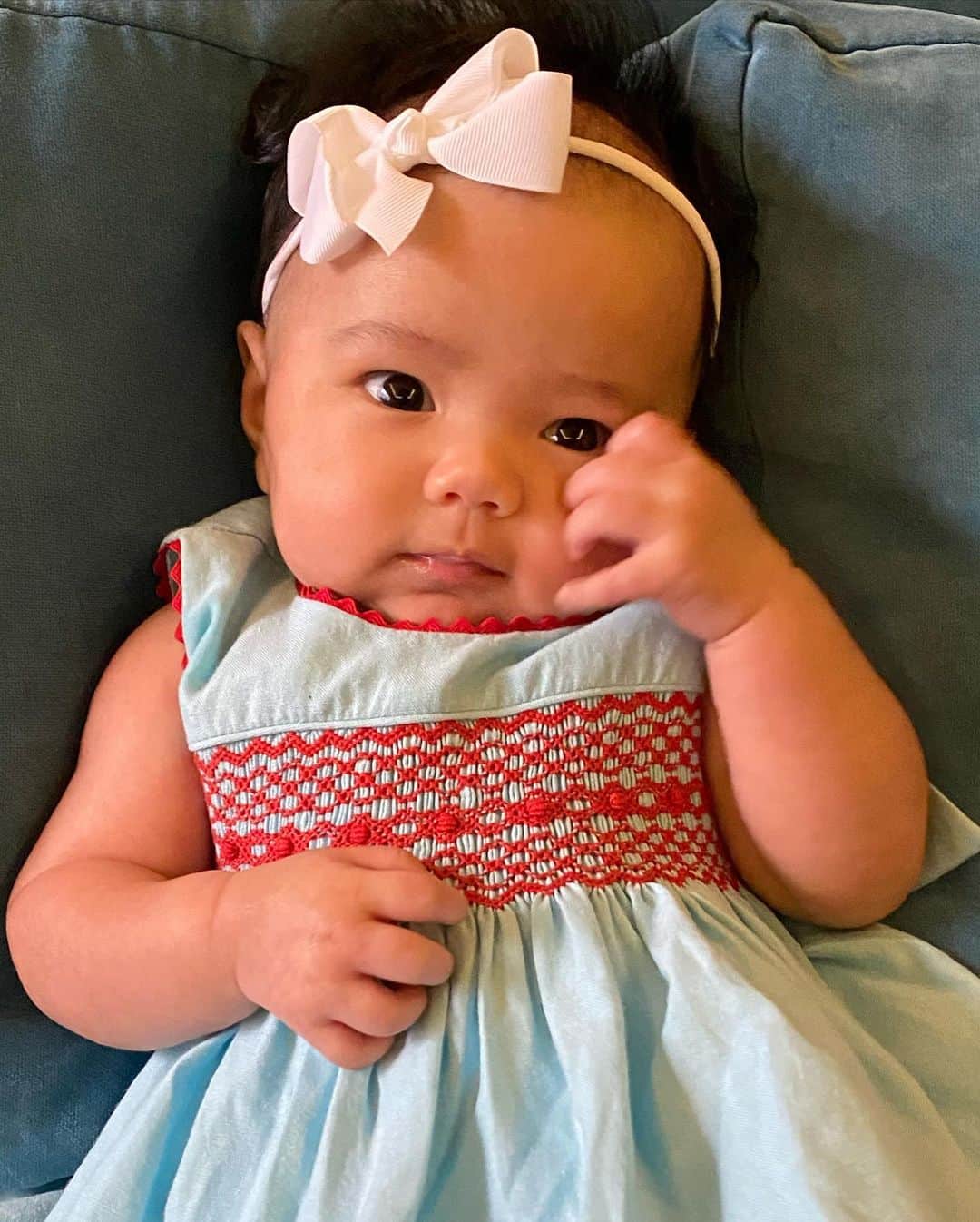 Iya Villaniaさんのインスタグラム写真 - (Iya VillaniaInstagram)「3 months with this angel girl ❤️  Headband from @lauren.eline  Onesie recycled since Primo 😆 from @inthecrib  Dress from @inesmodainfantil that comes with a bloomer ❤️」10月18日 23時33分 - iyavillania