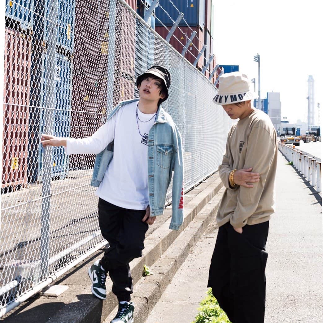 のインスタグラム：「沢山の人が会場に遊びに来てくれたみたいで嬉しいです。僕は行けなかったけど @wagoshin1 くんが遊びに行ってくれたので盛り上がった事間違いなし。LOOK BOOKも見てください🙇‍♂️  Camera: @torukitahara  Hair: @hmaraitakeo  Make: @kohi_ando   @junkymood」