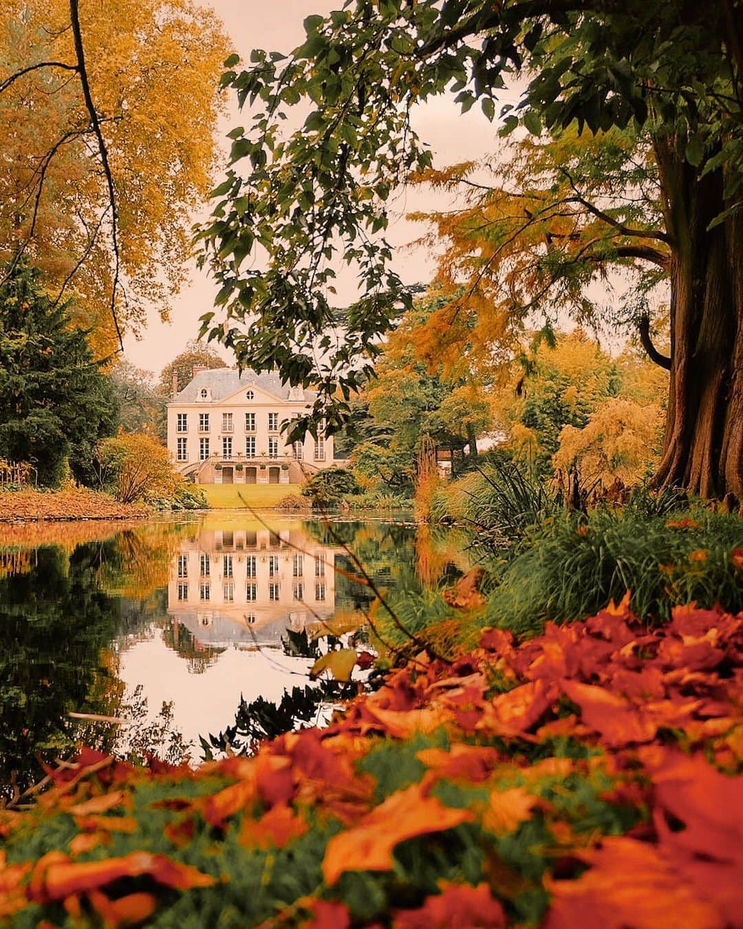 nathparisのインスタグラム：「AUTUMN COLORS 🍂🍁🍂 . Have a nice Sunday」