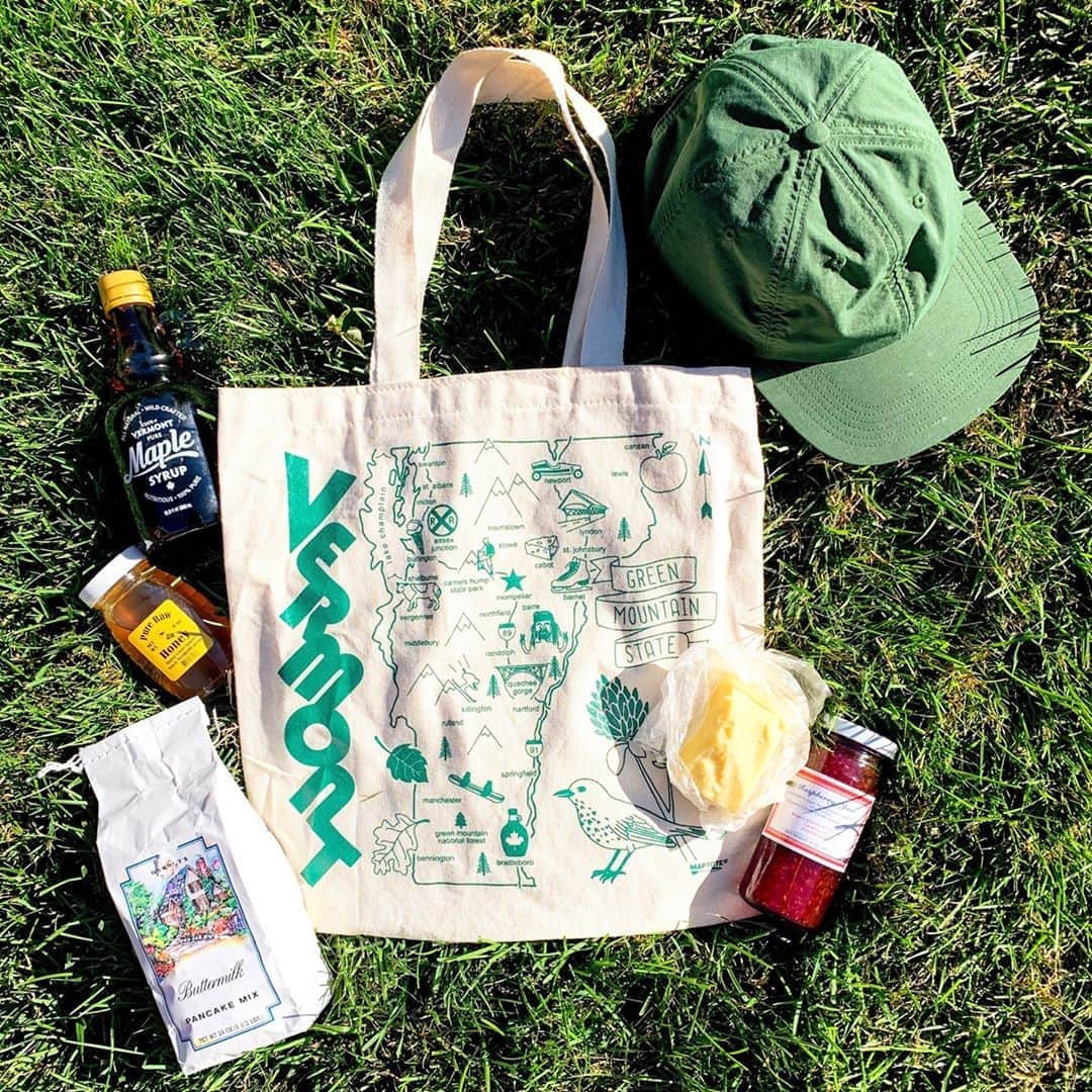 マップトートのインスタグラム：「Picnics for the win!」