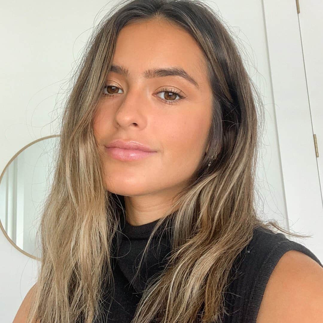 ロック&リパブリックのインスタグラム：「Clean and uncomplicated—that’s what Lauren Conrad Beauty is all about. The new collection of clean makeup and skincare is designed to effortlessly enhance your natural beauty, as shown by @nataliebarbu. #Kohls #laurenconradbeauty」