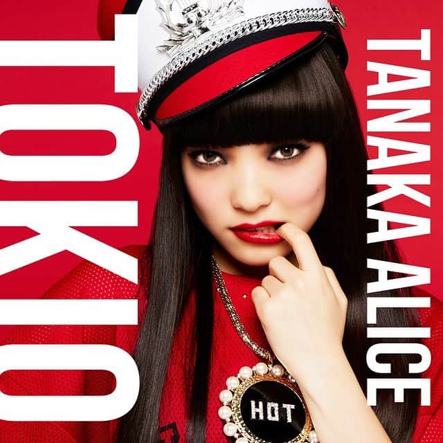 TANAKA ALICEさんのインスタグラム写真 - (TANAKA ALICEInstagram)「「TOKIO」アナログリリース決定‼︎❤️  6年前に配信、CDでリリースした「TOKIO」のレコード盤(アナログ)のリリースが11月3日に決まりました‼︎😭  初のアナログリリースになるので是非皆さんにアナログ盤でも楽しんで頂けたら嬉しいです！❤️  アナログは、ジャケットも大きくてディスプレイするだけでもかわいいし、実は今回のジャケットはTokyo Girl2 のジャケットの時に撮ったものなんだけど、Tokyo Girl2のCD盤を出す時に最後の最後までどっちのジャケットにするか迷って使わなかった方のジャケットなの！ ストリーミング配信ではこの写真を使ってたから知ってる人もいると思うけど、手に取ってみれる形に出来た事がとても嬉しい😆 是非手に取ってジャケットも楽しんでほしいです！❤️  アトラスショップ他で予約スタートしてますので是非チェックしてみてください‼︎🙌🏼 アトラスショップにはホームページのShopからいけます。また私のインスタにURLも貼っておくので、そこから飛んで是非チェックしてみてください！😘  Finally I could share this with you guys!😭❤️ I’m gonna release the vinyl version of “TOKIO” in November 3th! You can pre-order it so please check it out from my IG profile!  This is gonna be my first vinyl❤️soooo excited✨  #tanakaalice#tokio#vinyl #record#preorder」10月19日 0時03分 - tanakaalice