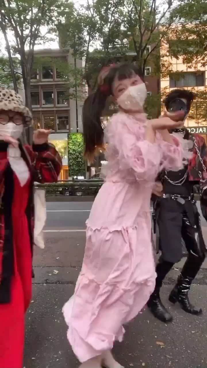 のインスタグラム：「今日の原宿☺️✨ today’s Harajuku☺️✨  (📸 by @haisai.insta )  In order of appearance:  🖤 @12.na.167  ❤️ @iroha.world  💚 @poyo_0424  💙 @cheripp__  💖 @nennen1124  💚 @kazu_kazu_gori  💜 @morimori_107  . . 🎵#djshawny - #godaddygo  . . #rinrindollreels #rinrindoll #japan #tokyo #harajuku #japanesefashion #tokyofashion #harajukufashion #東京 #コーデ #今日のコーデ #原宿」