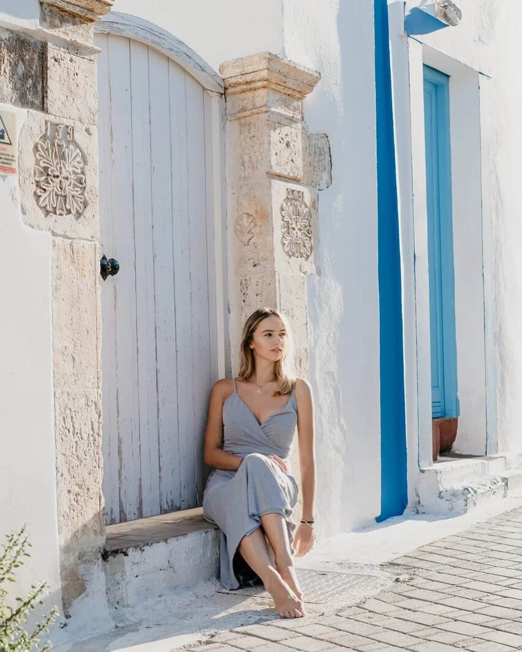 マリナ・デュランダのインスタグラム：「Someday, everything will make perfect sense ✨   📸 by my dear @smargiannaki_photography」