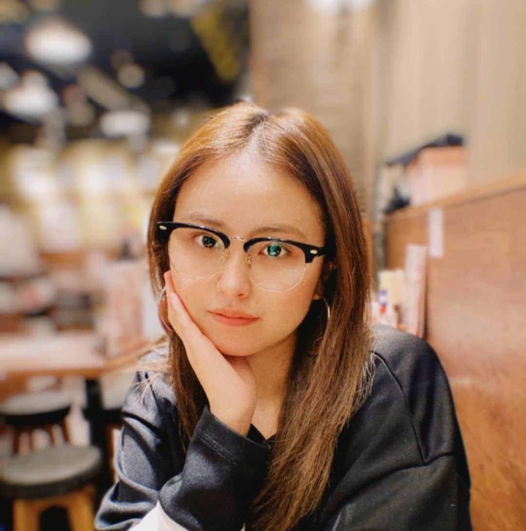 のインスタグラム：「眼鏡👓 最近髪型変えたくて仕方ないなぁ✨ おやすみなさい😴  #📷 #photo #2020 #👓 #おやすみなさい」