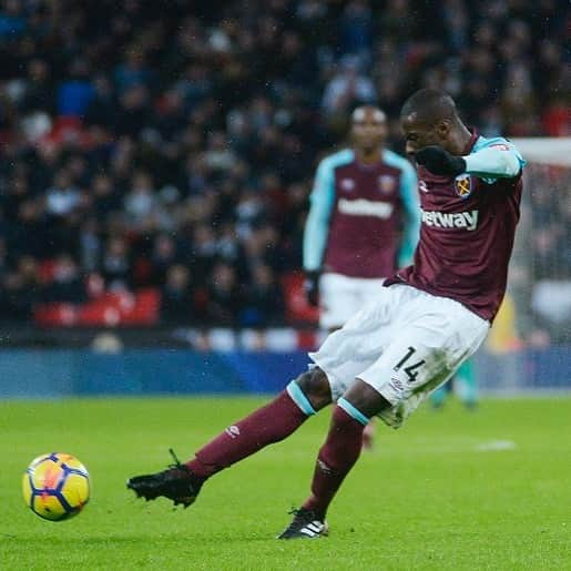 ペドロ・オビアングのインスタグラム：「Good luck Hammers. I have good memories of this fixture!! 😎⚒  #COYI #Irons」