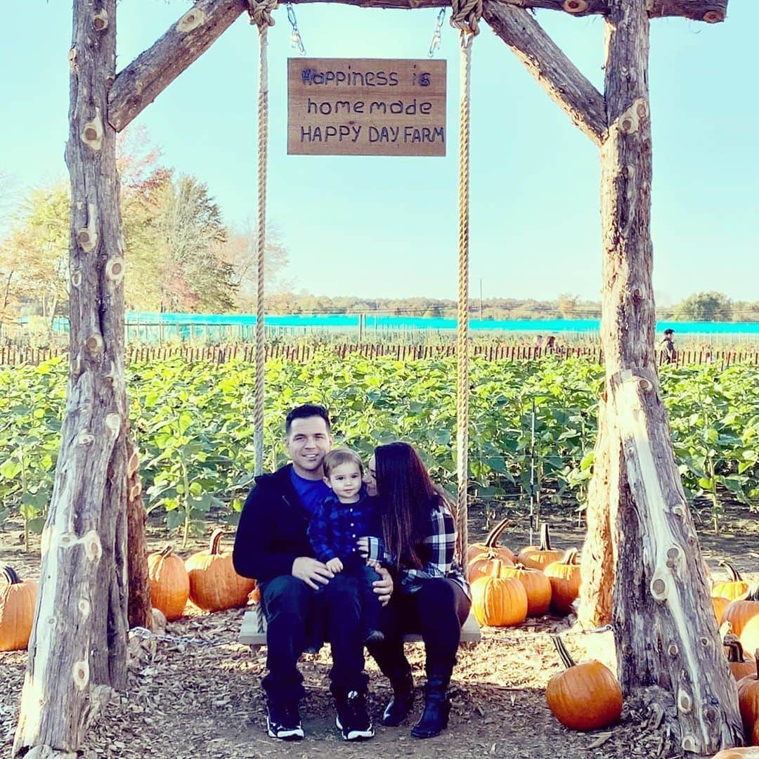 ディーナ・ニコール・コルテーゼさんのインスタグラム写真 - (ディーナ・ニコール・コルテーゼInstagram)「fun filled fall day with family🧡 🍂🍁 ( we wore masks (except for in pics) and sanitized everything we touched and our hands after )」10月19日 0時36分 - deenanicole