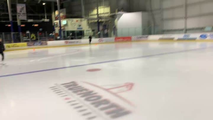 のインスタグラム：「Finally out of that BO soaked hotel room and back in the arms of my wonderful partner. Big shoutout to Jess for skating on her own while Ben, Katherine, and I were away. She kept learning, trying new elements, perfecting her technique, and overcame the emotional and mental fatigue of being by herself in a medium that is so foreign to her. Thank you to @cmabeesk8 and @brookeyerxa for keeping her company and lifting her spirits while we were just talking heads on a screen. . . Excited to be back and can't wait to perform Oct 22! Team Je$her is back, y'all better watch out!  . . #botb6 #battleoftheblades #TeamJe$her #difdroyal #freedomschooltoronto #figureskating #quarantine #reunited #vote」