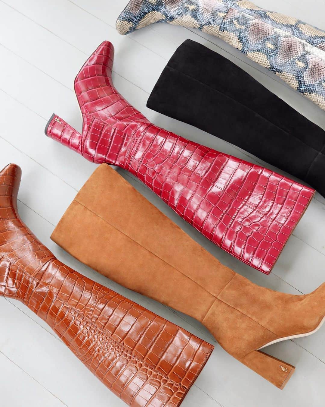 のインスタグラム：「THE CLAREM Your next knee-boot staple  Tap to shop  #SamEdelman #Fall2020」