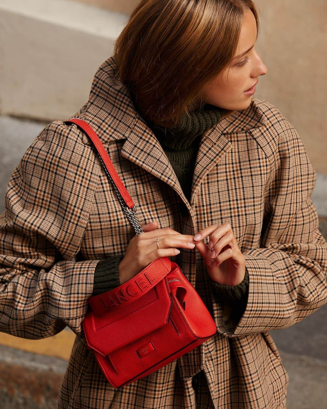 ランセルさんのインスタグラム写真 - (ランセルInstagram)「A walk in Paris  Captured by @askadelinemai with the lovely @louise_galan Ninon – Grained leather – Poppy red Ninon – Cuir grainé – Rouge coquelicot #NinonByLancel #FW20 #Lancel」10月19日 1時00分 - lancelparis