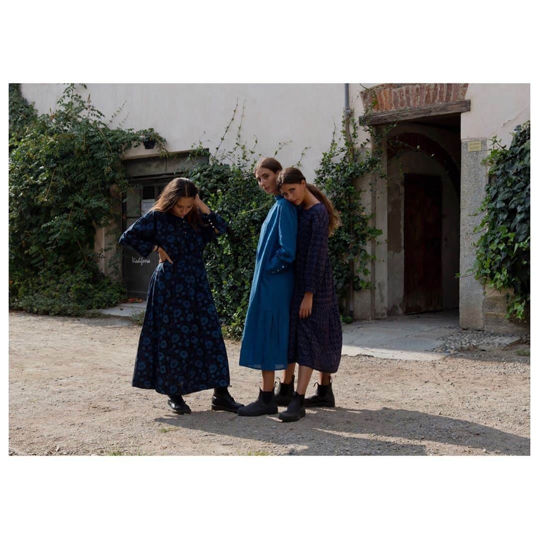 マッタのインスタグラム：「Hues of blue beauty 💙 Seen here our new fall dresses; our Sufi Anemone Dress in Indigo, our Paris Dress in Teal and our Lata Ikat Dress in Navy.  Shop online or at our Sag Harbor location✨ ~ link in bio for more ~」
