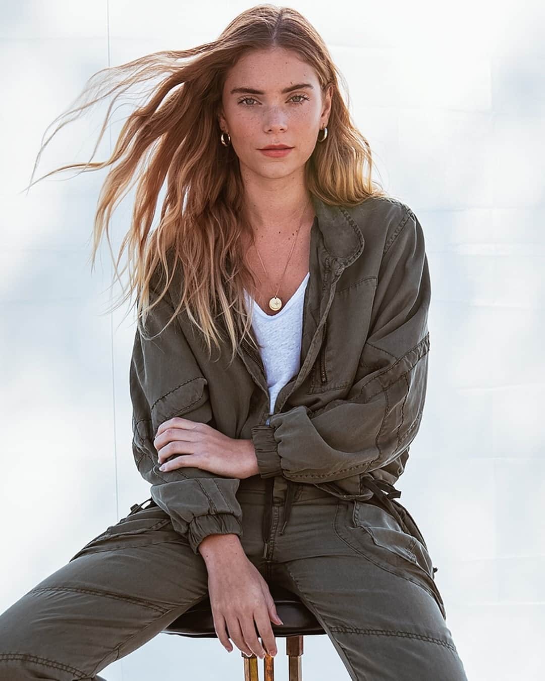 のインスタグラム：「California casual in the Clara Jacket ✨Shop our California Casuals edit for the perfect in-between weather wardrobe essentials. Available now on yfbclothing.com ⠀⠀⠀⠀⠀⠀⠀⠀⠀ ⠀⠀⠀⠀⠀⠀⠀⠀⠀ #youngfabulousandbroke #yfbabes #yfbclothing #californiastyle #wardrobeessentials #instastyle #ootd #fallfashion」
