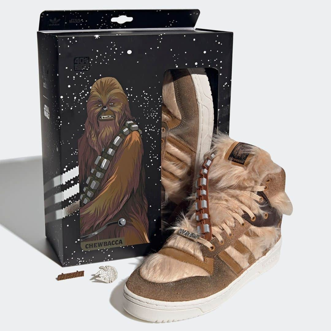 Sneaker Newsさんのインスタグラム写真 - (Sneaker NewsInstagram)「The Star Wars x adidas collaborations are definitely not disappointing with this classic toy-inspired packaging. The Chewbacca edition drops this week; hit the link in our bio for details on how to complete your Halloween costume!」10月19日 1時02分 - sneakernews