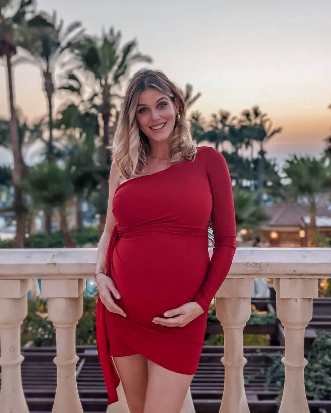 Ashley Jamesさんのインスタグラム写真 - (Ashley JamesInstagram)「Celebrating 29 weeks in paradise. 🌞 We decided to book a very last minute babymoon, and by last minute I mean we booked our flights on Tuesday, a covid test on Wednesday, and accommodation on Thursday. We umm'ed and ahh'ed about it because of the current climate but I'm so glad we ended up coming. Pelvic girdle pain is a little easier to cope with out here. 🥰 In terms of pregnancy, the last week has definitely been harder. I'm still enjoying the journey and love watching him grow, but my lower back locks out so I need help getting up, which is frustrating for someone as stubbornly independent as me! I've developed a slight waddle, and my bump feels heavy to carry around. A bump support, training, and physio have been helping, but I think it's just to be expected now that he's getting bigger? I've also had the worst acid reflux at night... any advice on that would be much appreciated! In terms of our holiday, if anyone is curious about getting away, we booked it (we paid) through @travelmanialtd. She let us know exactly what documents and tests we needed and arranged little comforts like our airport transfers etc. Plus the hotel knew we were celebrating our 'babymoon' and gave us the loveliest welcome. It was reassuring being on a flight knowing everyone had to have negative covid tests to get to Cyprus too! Still feels mad we can't visit family but can come here, but hey... I don't make the rules! Hopefully soon. 🙏🇨🇾 I'm very happy to feel some sunshine and get some rest before the final winter slog. 11 weeks to go until we meet our little dude. 🙏💞 #29weekspregnant」10月19日 1時04分 - ashleylouisejames