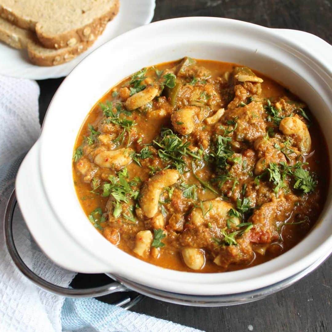 Archana's Kitchenさんのインスタグラム写真 - (Archana's KitchenInstagram)「Checkout our #WeeklyMealPlan that has some easy to make meals like Goan Cashew Curry, Makhana Kadhi, Curd Semiya, and so much more. Do try these recipes and tell us how you liked them!  Go to our stories for the recipes or click on the link in our bio.」10月19日 1時13分 - archanaskitchen