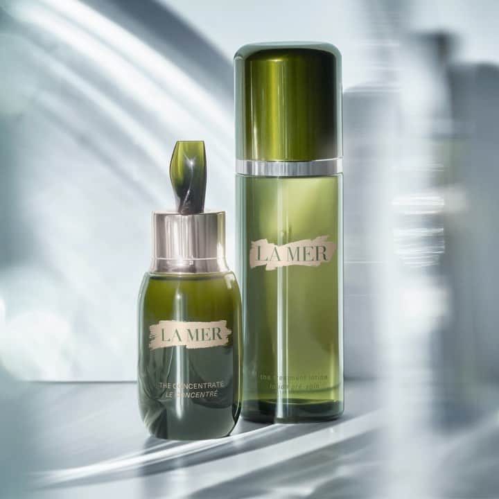ドゥラメールのインスタグラム：「Find your sweet spot within this dynamic duo. A boost of healing hydration from The Treatment Lotion complements the calming effects of our visibly soothing The Concentrate. Feel the beautiful balance.」
