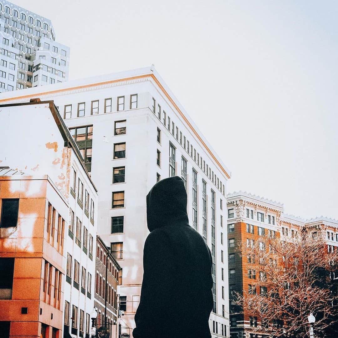 パブリッシュブランドのインスタグラム：「”Don't waste your time looking back on what you have lost. Move on, for life is not meant to be traveled backward.”  . . . . #publishbrand #todayfortomorrow #publishers #publishersunday」