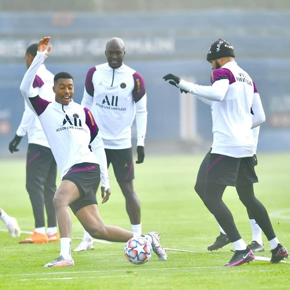 プレスネル・キンペンベさんのインスタグラム写真 - (プレスネル・キンペンベInstagram)「Olé 🕺🏾#LAFORCE」10月19日 1時30分 - kimpembe3