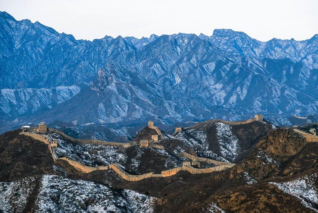 Michael Yamashitaさんのインスタグラム写真 - (Michael YamashitaInstagram)「The Great Wall of China was a series of walls and fortifications, totaling more than 13,000 miles in length, located in northern China. Perhaps the most recognizable symbol of China, the Great Wall was originally conceived as a means of preventing incursions from nomadic tribes. The best-known and best-preserved sections of the Great Wall were built in the 14th through 17th centuries during the Ming dynasty. Though the Great Wall never effectively prevented invaders from entering China - some invaders merely made end runs -- the paths along the top of the wall aided the movement of Chinese soldiers and equipment. Even so, China’s iconic military monument was an imperfect defense in its long struggle against the irrepressible nomads from the north. It did, however, function as a powerful monument to the Chinese civilization’s enduring strength and a symbol, both physical – as a manifestation of Chinese might -- as well as psychological -- representing the Chinese government's ability to repel foreign influences and exert control over its citizens. The wall stands as the world's largest military structure and has been designated a UNESCO World Heritage site. But no, it can’t be seen from outer space. #greatwallofchina #greatwall #mingdynasty #worldheritagesite」10月19日 1時23分 - yamashitaphoto