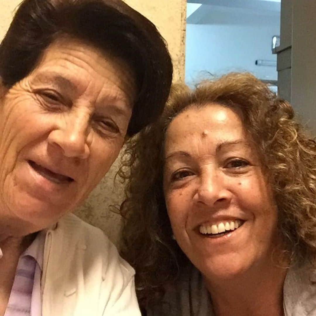 フランコ・ディ・サントのインスタグラム：「Feliz día de la madre !!! Que sean felices hoy y siempre !!! ❤️🙏😁😍.. #mama #madre #feliz #dia」