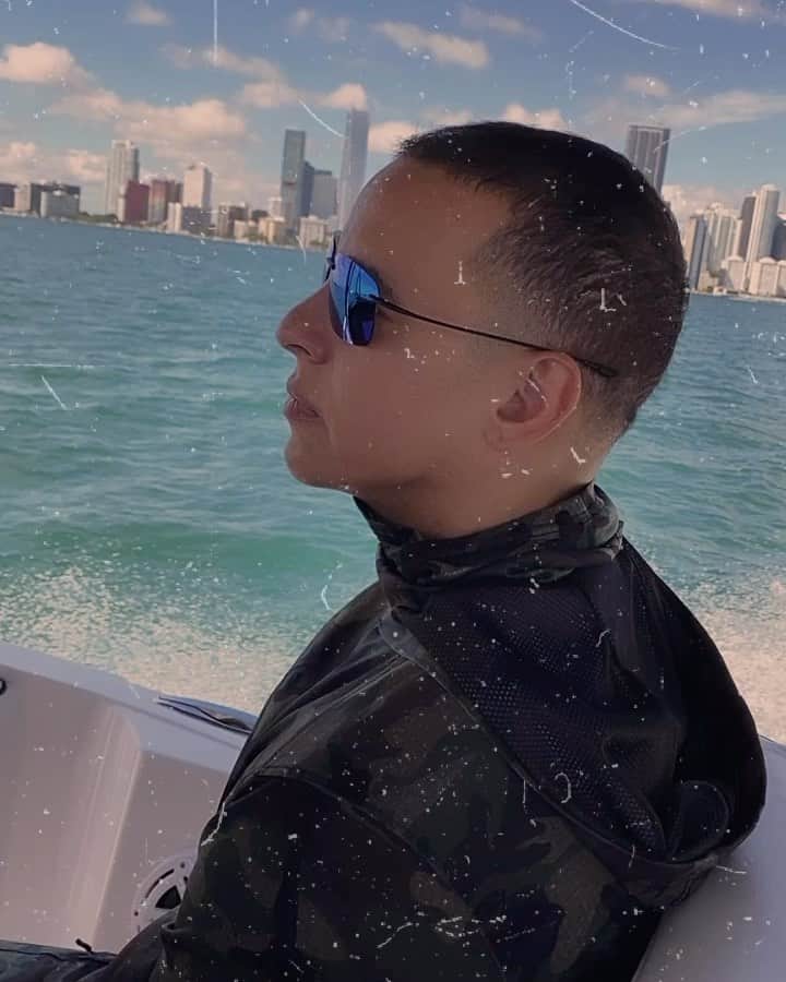ダディー・ヤンキーのインスタグラム：「Miami VICE」