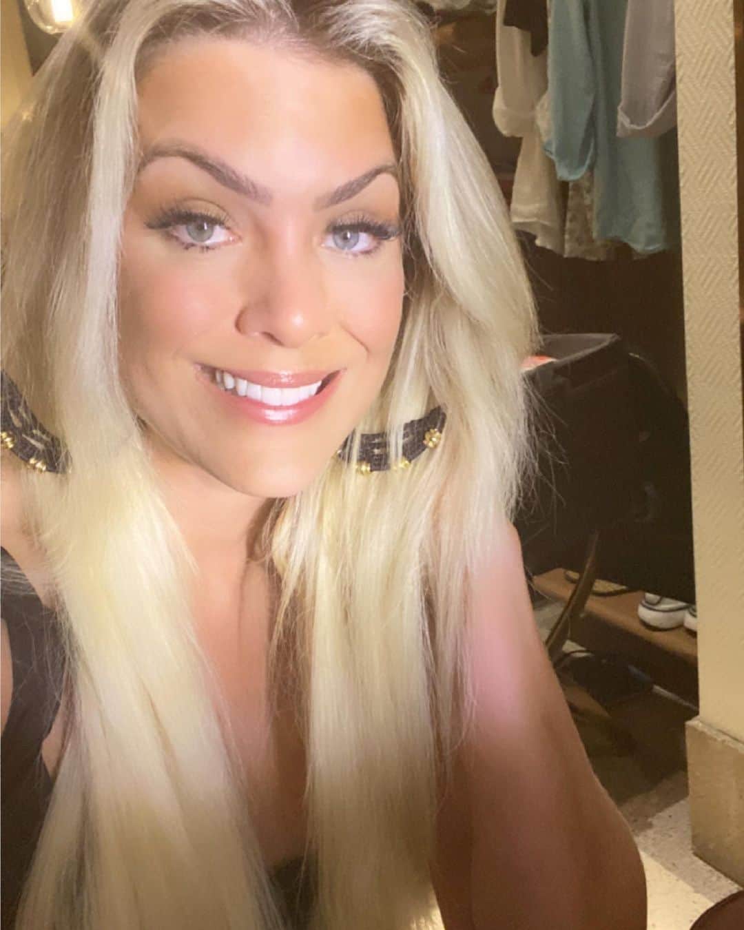 レナータ・ファンのインスタグラム：「Estética passa por ter uma luz perfeita, interna e externa 😂😂!!! Ótimo Domingo a vcs! Que venha a Série A! Estão torcendo para quem? ⚽️✔️✨」