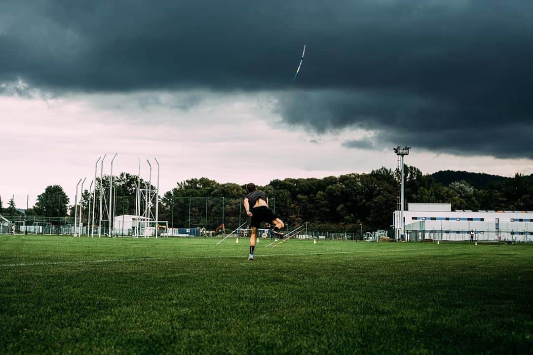 トーマス・レーラーさんのインスタグラム写真 - (トーマス・レーラーInstagram)「Taking off 🚀 into a new week. Excited for @jenjavelin Team Days 2020 🙌🏼 with the crew! #crewlife #teamdays #jenjavelin #teamweek #teambuilding #javelin #takeoff #sportsphotography #sportphotographer」10月19日 1時29分 - thomasroehler