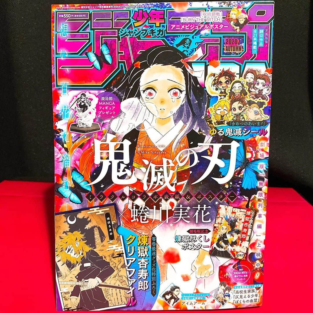 JULIANさんのインスタグラム写真 - (JULIANInstagram)「『鬼滅の刃 ✖︎ 蜷川実花』 @ninagawamika  🦋ミラクルコラボ表紙&ポスター🦋 ジャンプギガGET♡ 付録も超豪華だよ🔥 #蜷川実花 #mikaninagawa #世界観 #鬼滅の刃 #kimetsunoyaiba #鬼滅 #劇場版鬼滅の刃無限列車編  #無限列車編  #demonslayer #鬼滅之刃 #鬼滅の刃コラボ  #鬼滅の刃グッズ #鬼滅男子 #竈門炭治郎 #竈門禰豆子  #我妻善逸 #嘴平伊之助 #鬼殺隊  #冨岡義勇 #胡蝶しのぶ #煉獄杏寿郎 #栗花落カナヲ  #鬼滅の刃好きさんと繋がりたい #tanjiroukamado #nezuko #zenitsu  #giyuutomioka #shinobukochou #rengokukyoujorou #kanaotsuyuri」10月19日 1時39分 - julian_official_jp