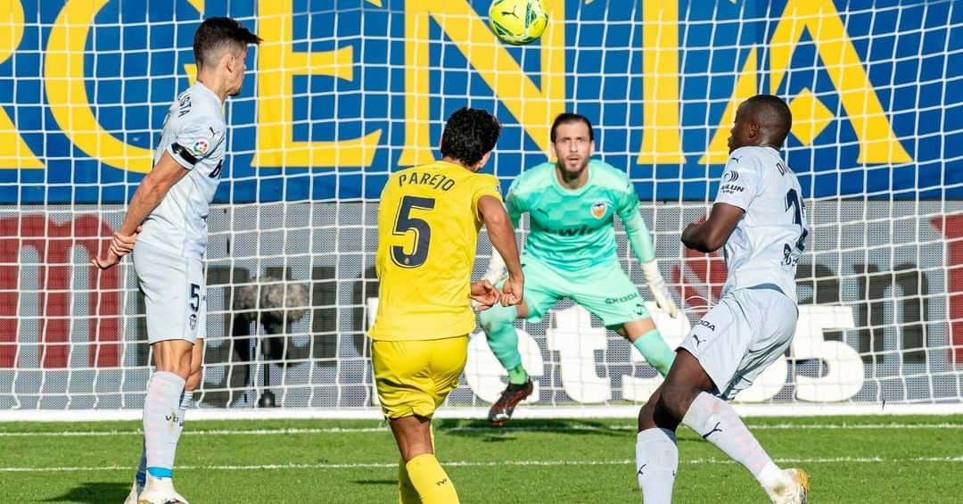 ビジャレアルCFさんのインスタグラム写真 - (ビジャレアルCFInstagram)「¡Derechazo a la red 💥⚽️🥅!   Así se ha estrenado @dani_parejo10 como goleador vestido de amarillo.  ¡Este tío es muy bueno 😱👏! . Screamer! 💥⚽️🥅 This is how @dani_parejo10 scored his first goal for the Yellows. So good! 😱👏 . #Villarreal #LaLiga #futbol #football #soccer」10月19日 1時43分 - villarrealcf