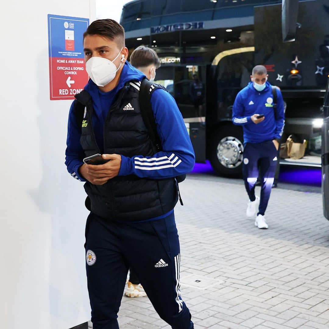 レスター・シティFCさんのインスタグラム写真 - (レスター・シティFCInstagram)「Here for some Sunday night football 🤩  #lcfc • #PL • #LeiAvl」10月19日 1時53分 - lcfc