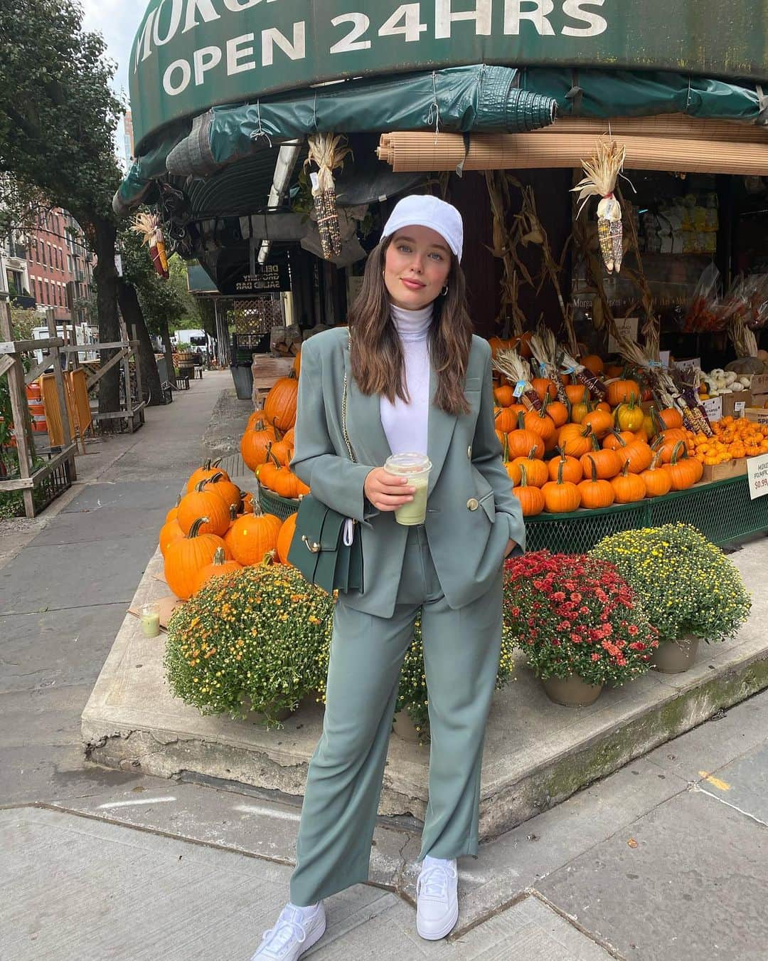 エミリー・DiDonatoさんのインスタグラム写真 - (エミリー・DiDonatoInstagram)「Fall weekends  in the city 🍂 🎃 >>>>>」10月19日 1時59分 - emilydidonato