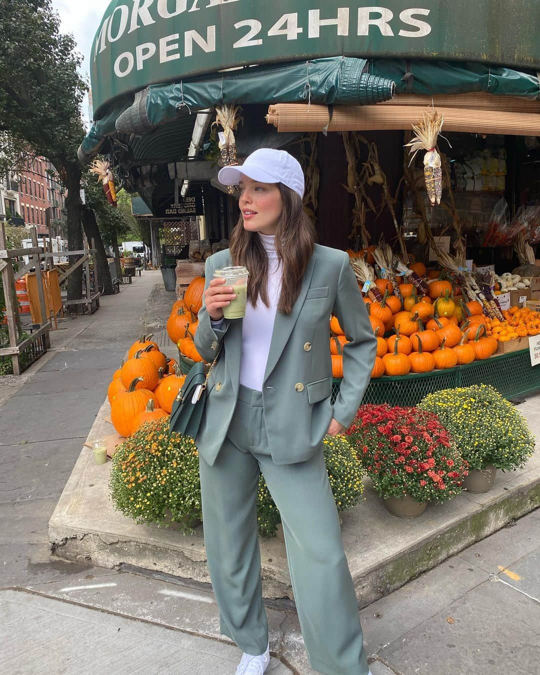 エミリー・DiDonatoさんのインスタグラム写真 - (エミリー・DiDonatoInstagram)「Fall weekends  in the city 🍂 🎃 >>>>>」10月19日 1時59分 - emilydidonato