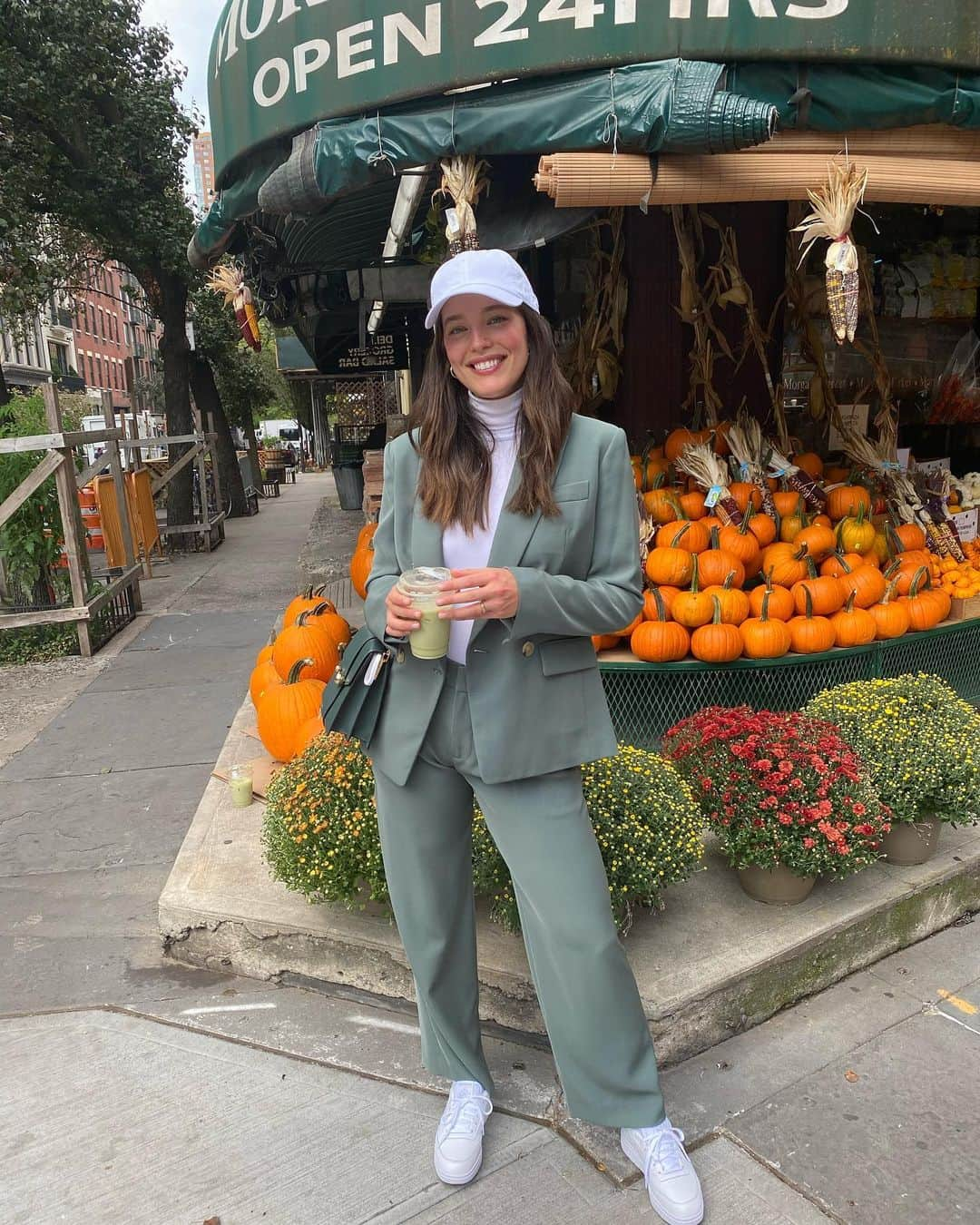 エミリー・DiDonatoさんのインスタグラム写真 - (エミリー・DiDonatoInstagram)「Fall weekends  in the city 🍂 🎃 >>>>>」10月19日 1時59分 - emilydidonato