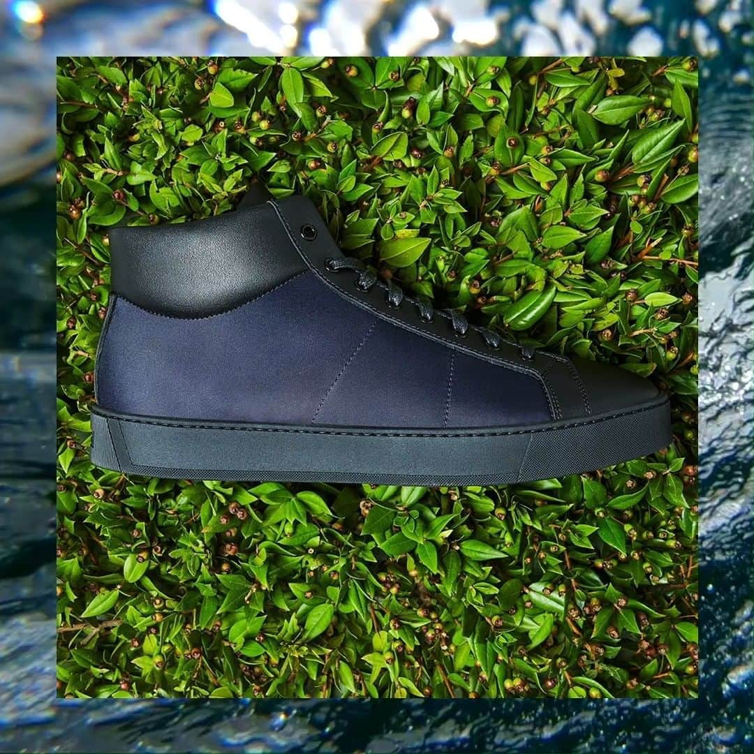 サントーニのインスタグラム：「Discover SANTONI RETHINK ♻️: the capsule collection for men and women made from a variety of sustainable and recycled materials. Discover more about the materials used at the link in Bio...   #Santoni #SantoniRethink #MadeinSantoni  #Santoni #SantoniRethink #MadeinSantoni"」