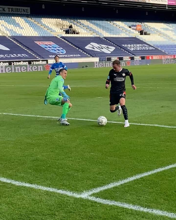 のインスタグラム：「Happy about my first game and goal for @psv  Thanks for your support 💪🏼」