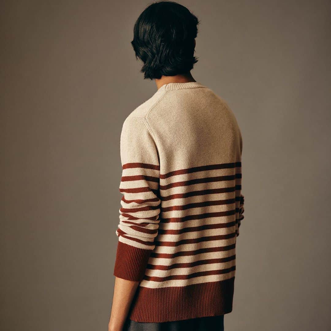 ラファエルカルーゾさんのインスタグラム写真 - (ラファエルカルーゾInstagram)「A warm sweater for colder times ahead!  #FW20 #Carusomenswear #PlayfulElegance」10月19日 2時12分 - carusomenswear