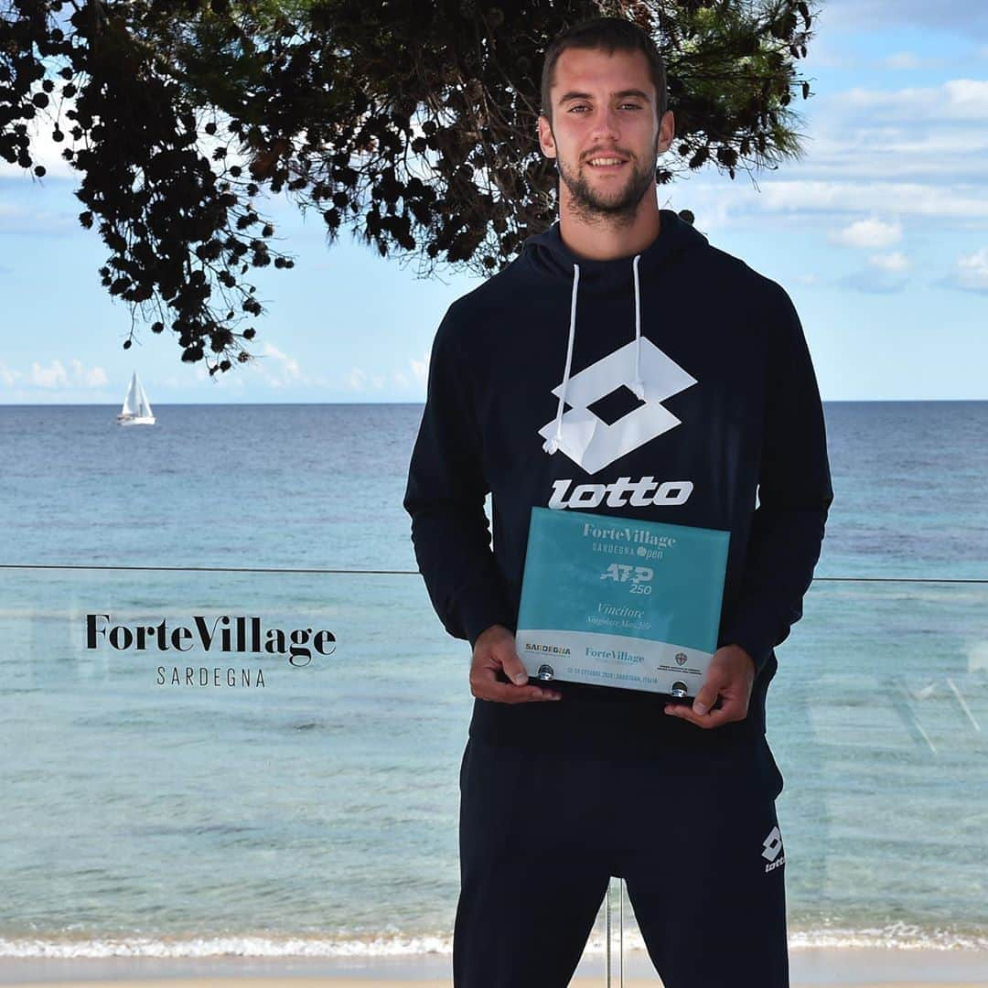 ATP World Tourさんのインスタグラム写真 - (ATP World TourInstagram)「Djere’s second #ATPTour title! 🏆  @lacidj_95 defeated Cecchinato 7-6 7-5 in the Forte Village Sardegna Open final in Sardinia 👏」10月19日 2時17分 - atptour