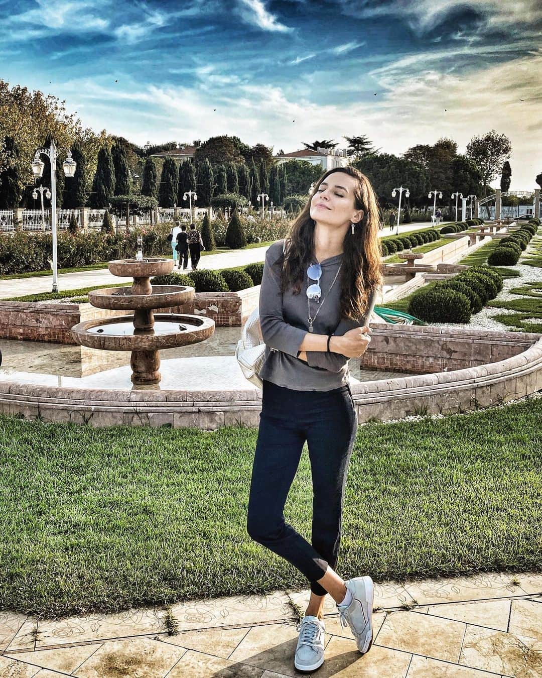 Sedef Avciのインスタグラム：「Bizim buralar bu aralar böyle...Misss....🌳🍁🍃🌲🍂」