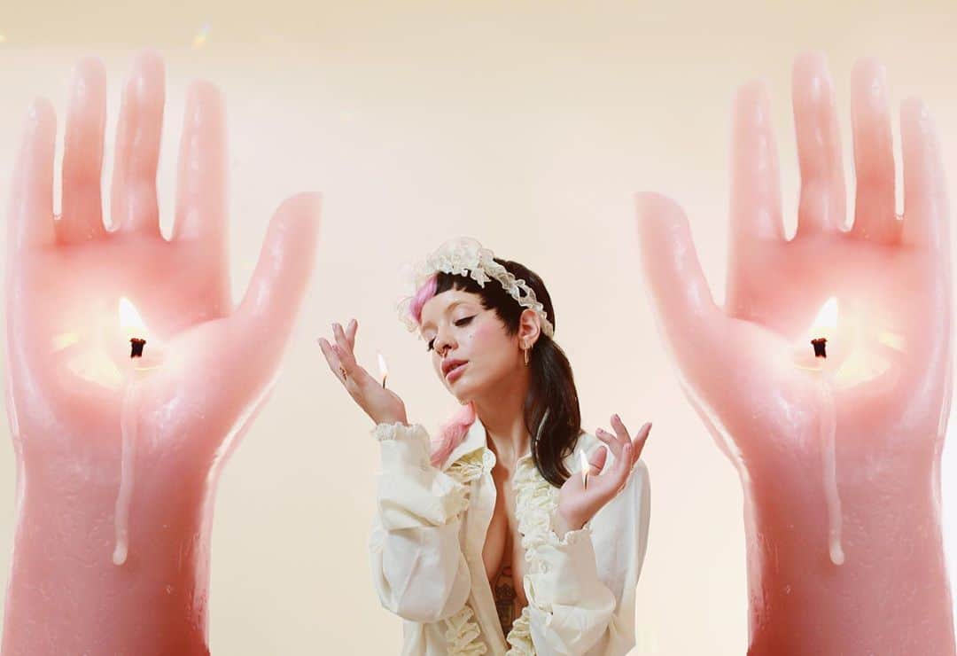 メラニー・マルティネスのインスタグラム：「Whoever said “if you tell people your wishes they won’t come true” lied. Speak them into 𝔼𝒙𝖎𝖘𝖙𝓮𝖓𝖈𝓮. What do you wish for? Leave them in the comments✨ 🌙🧚‍♀️🕯」