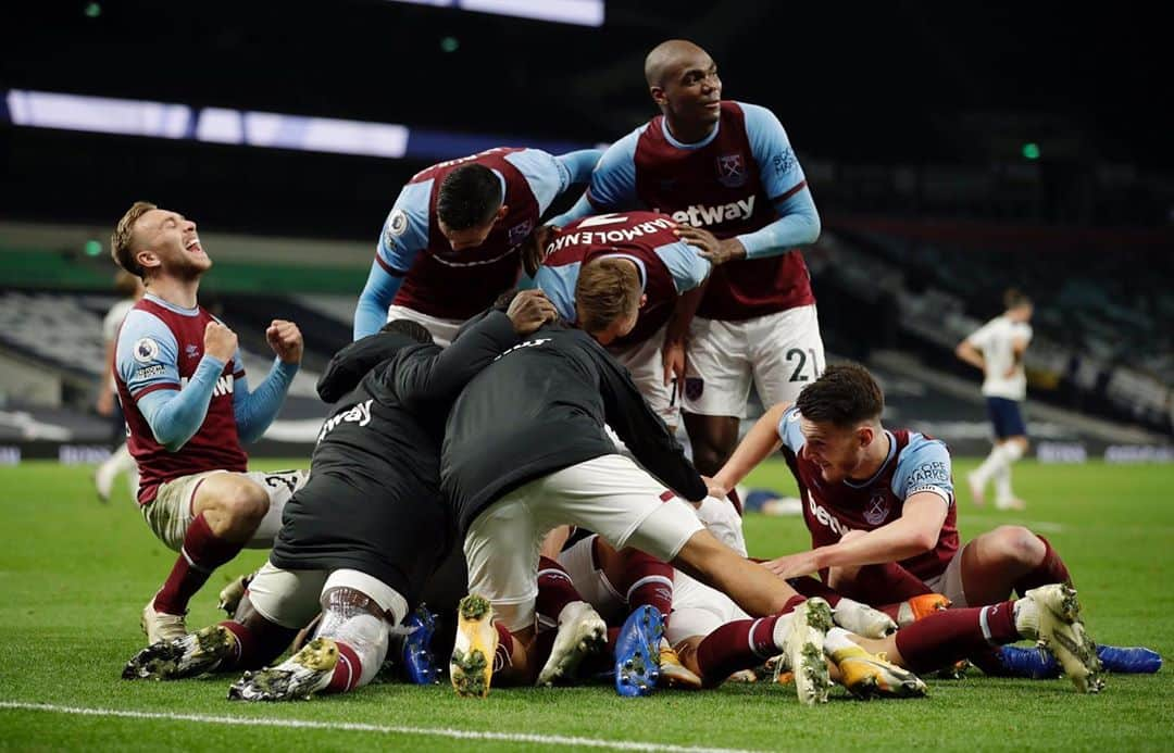 パブロ・フォルナルスさんのインスタグラム写真 - (パブロ・フォルナルスInstagram)「This is why we love this game!! Yeeeaaaaah 🤟🏽 what a game lads, Amazing joya @manulanzini」10月19日 2時45分 - pablofornals