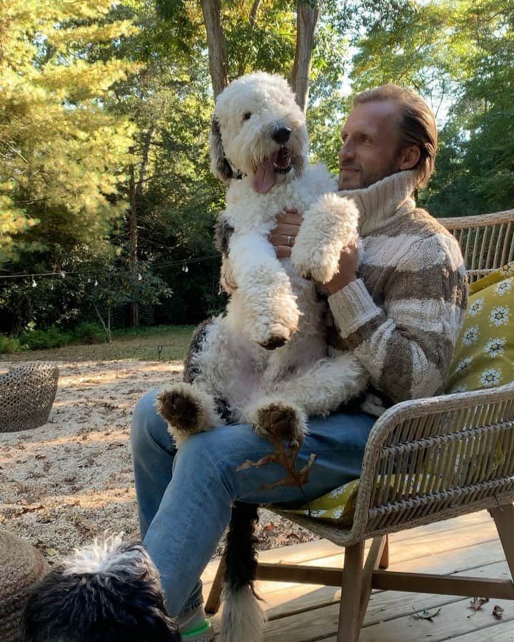 ジェニファー・エスポジートのインスタグラム：「This is about it for my mental capacity at this point. #sunday #peace #nature I love you」