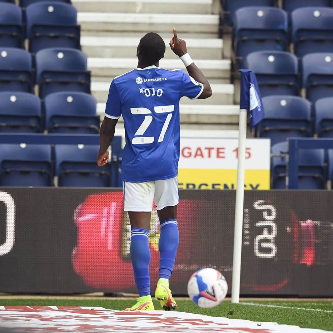 のインスタグラム：「Glory to God. Off the mark. 3pts 🎯」